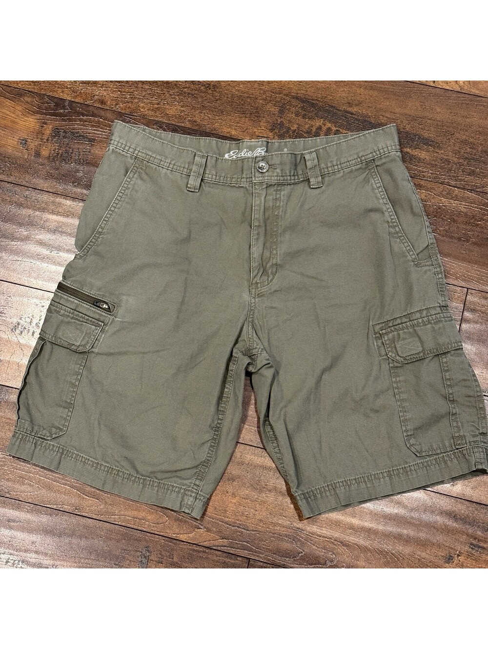 Eddie Bauer Mens Cargo Shorts Green Size 34 Pockets Belt Loops
